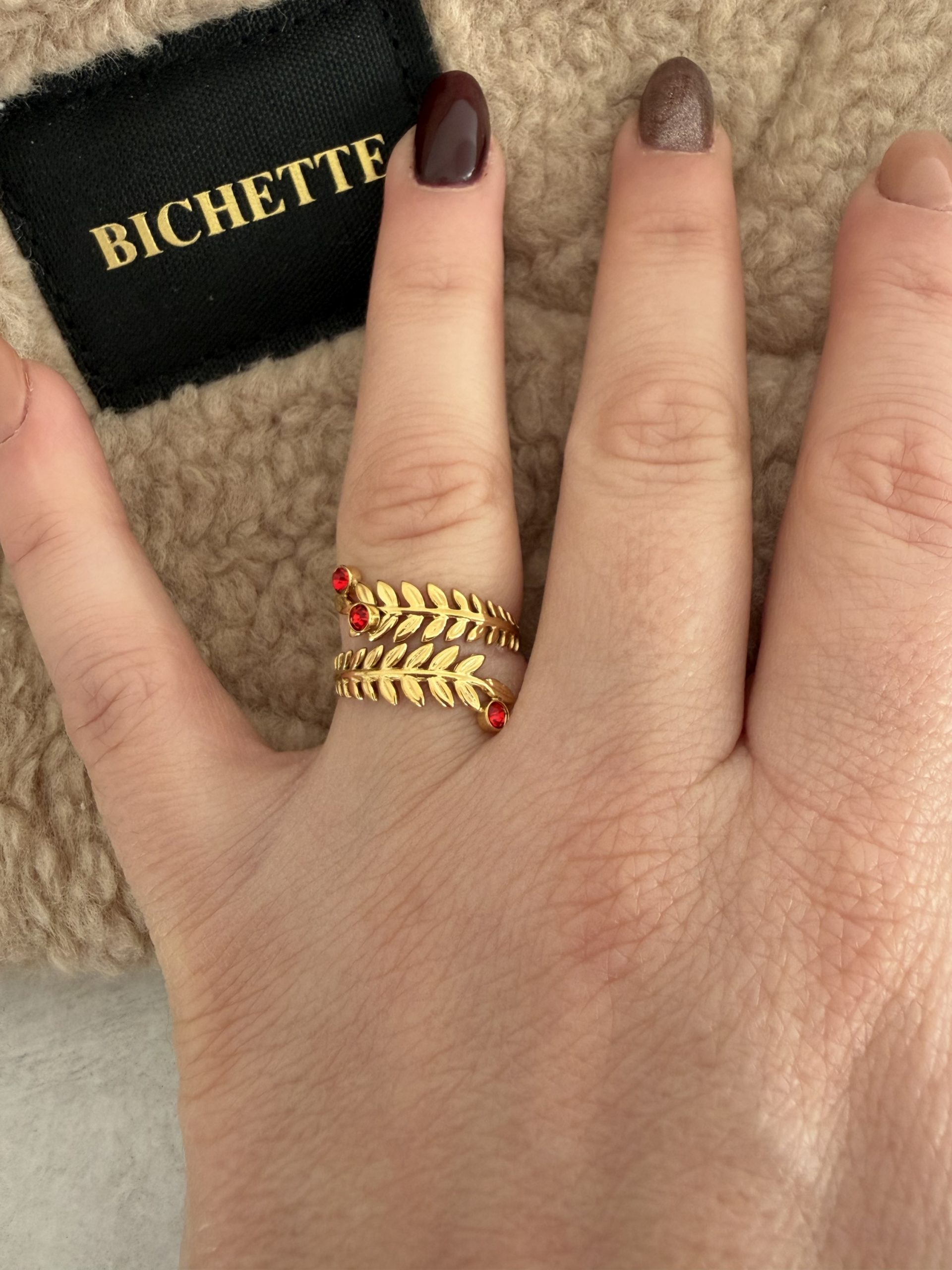 Bague en forme de feuille ornée de strass – Image 2